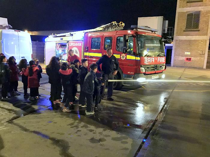Cubs visit to Stanmore Fire Station - March 2017